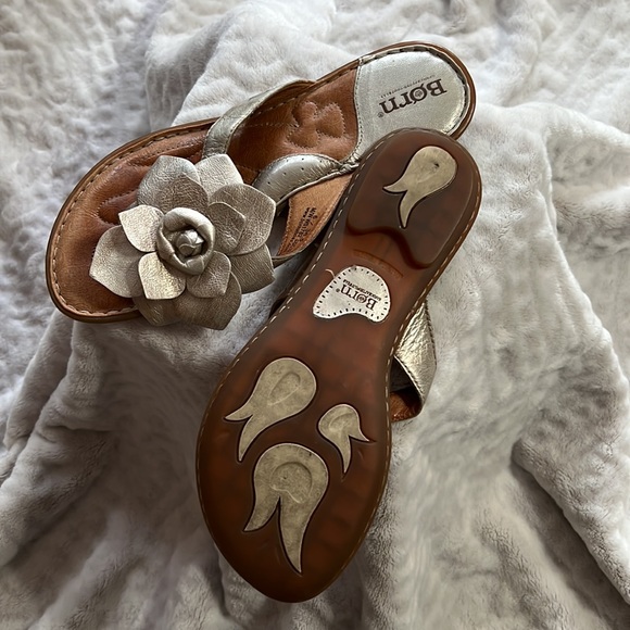 Born leather sandals size 6 silver with flower - Picture 2 of 7